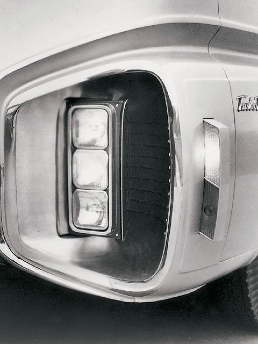  Chevrolet Turbo Titan III Concept Truck 1966 года  (фото 7 из 10)
